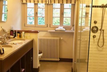 10 Rooms House, Individual house