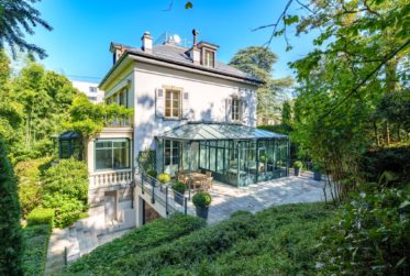 Superbe maison du XIXème siècle en plein centre-ville avec piscine intérieure