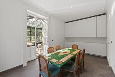 Superbe maison du XIXème siècle en plein centre-ville avec piscine intérieure