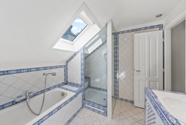 Superbe maison du XIXème siècle en plein centre-ville avec piscine intérieure