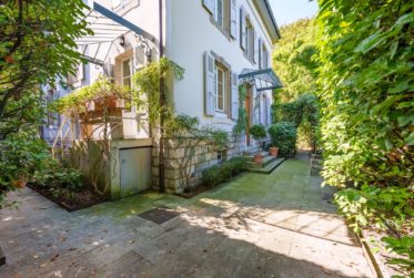 Superbe maison du XIXème siècle en plein centre-ville avec piscine intérieure