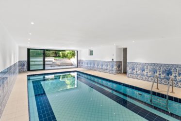 Superbe maison du XIXème siècle en plein centre-ville avec piscine intérieure