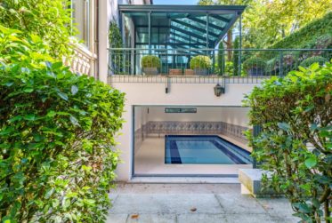 Superbe maison du XIXème siècle en plein centre-ville avec piscine intérieure