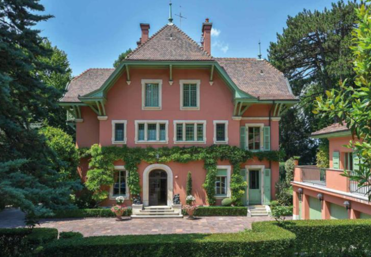 10 Rooms House, Manor house