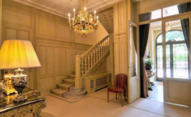 10 Rooms House, Manor house