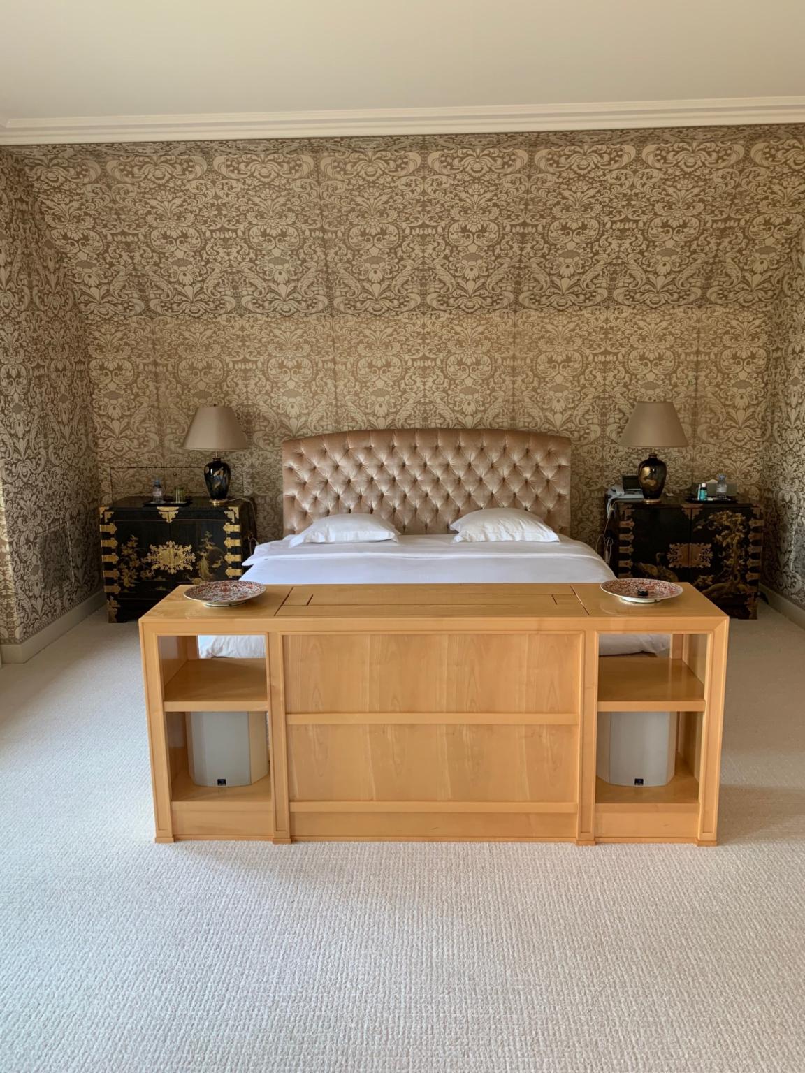 10 Rooms House, Manor house