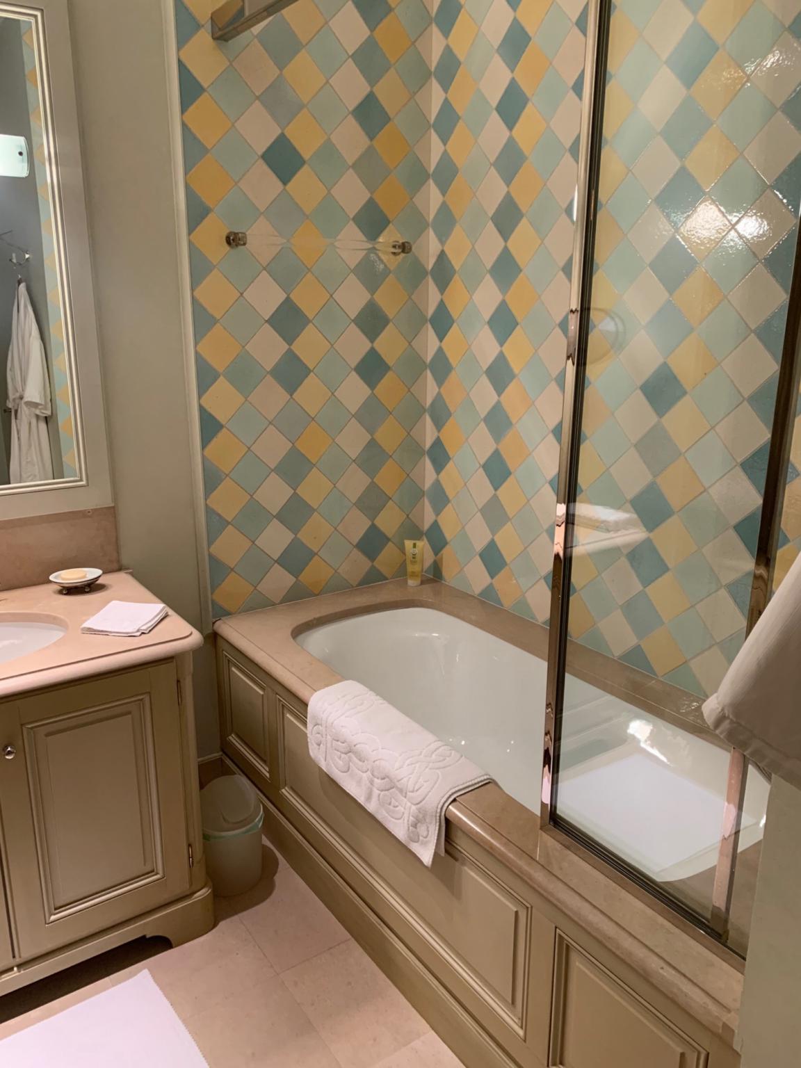 10 Rooms House, Manor house