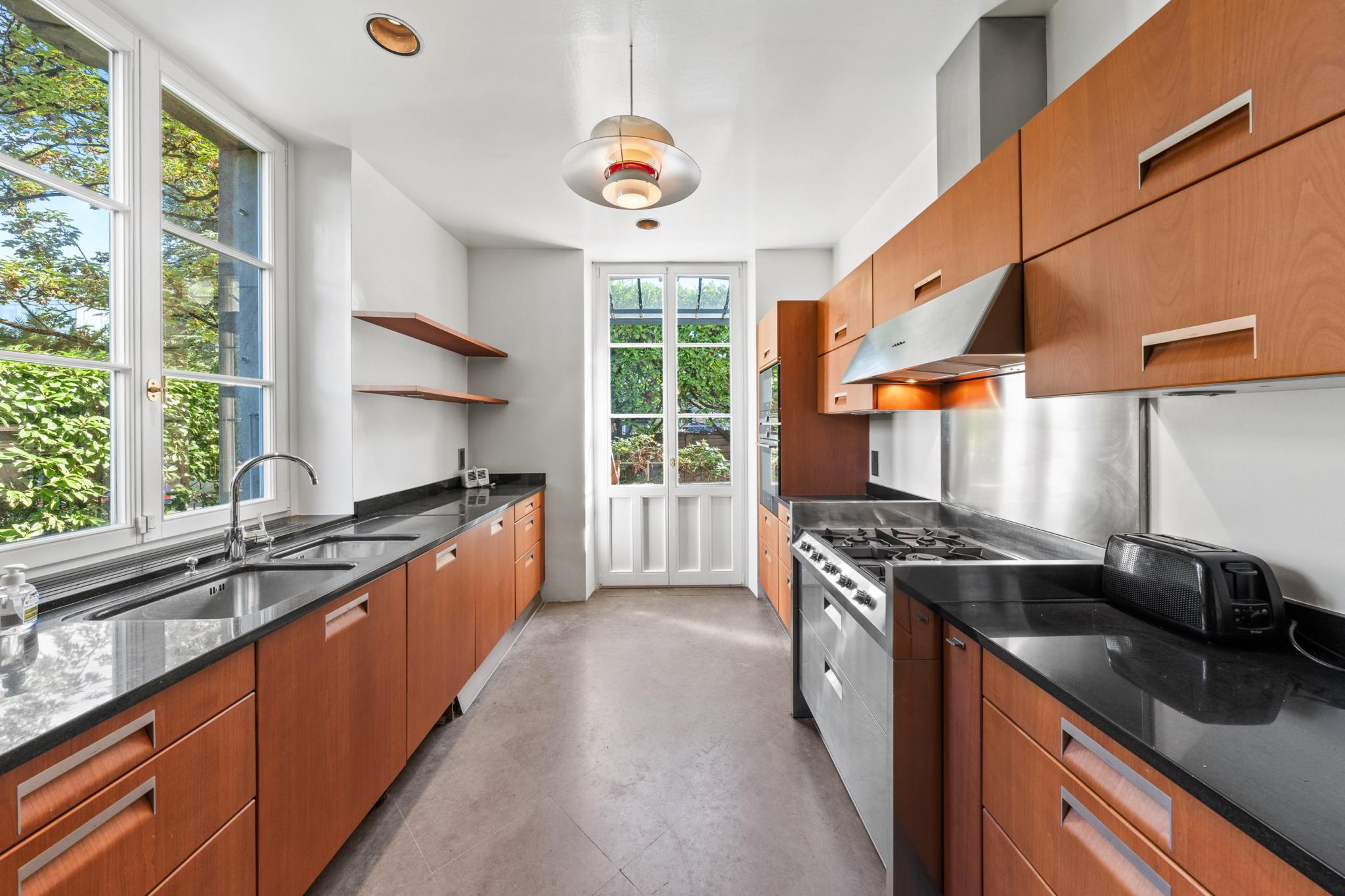 14 Rooms House, Townhouse