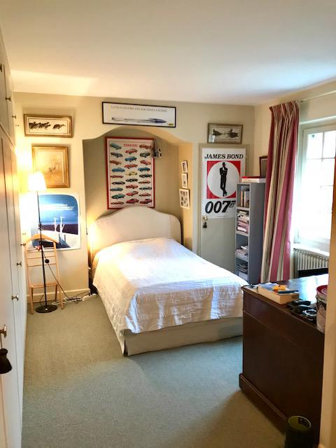 10 Rooms House, Individual house