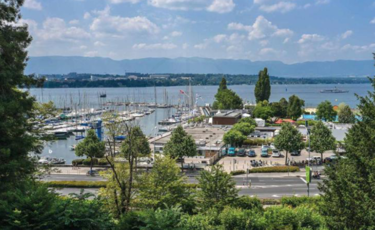 10 Rooms House, Manor house