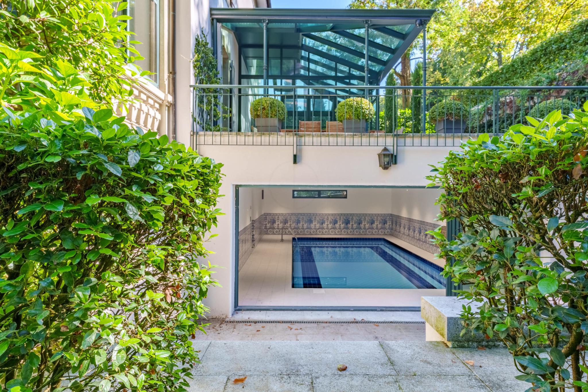 14 Rooms House, Townhouse