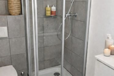 Élégance contemporaine avec vue panoramique sur le lac à Cologny