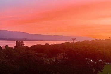 Élégance contemporaine avec vue panoramique sur le lac à Cologny