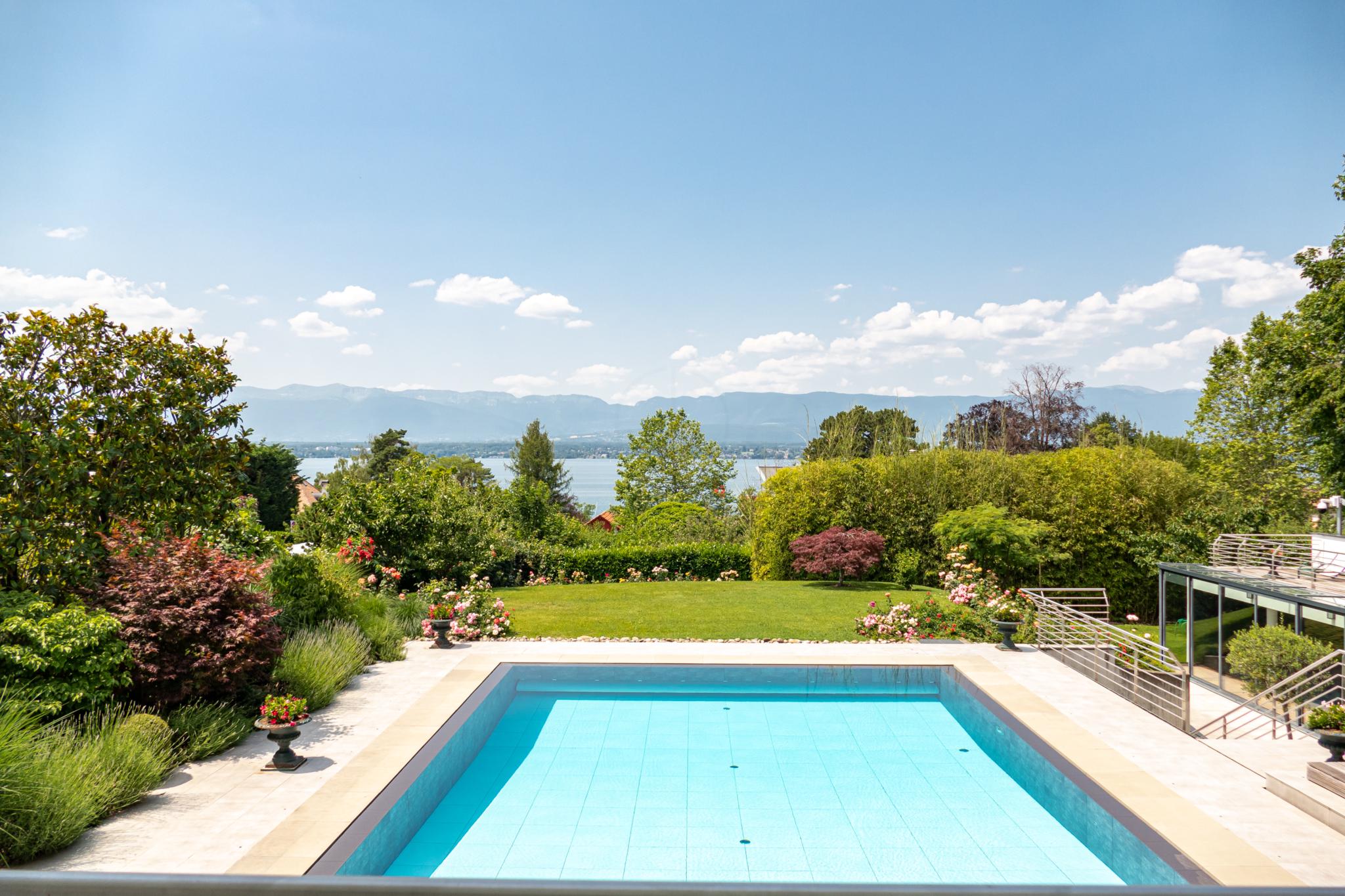 Maison contemporaine avec piscine