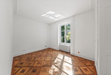 Superbe maison du XIXème siècle en plein centre-ville avec piscine intérieure
