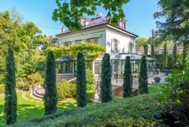 Superbe maison du XIXème siècle en plein centre-ville avec piscine intérieure