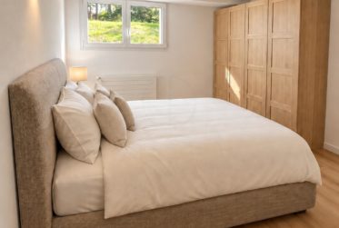 Maison rénovée ouverte sur un vaste jardin