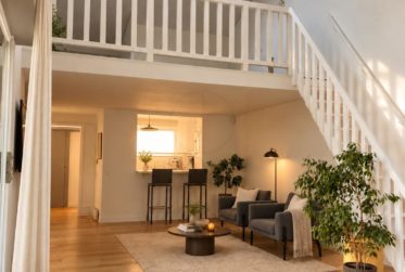 Maison rénovée ouverte sur un vaste jardin