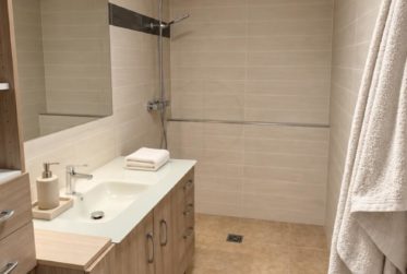 Maison rénovée ouverte sur un vaste jardin